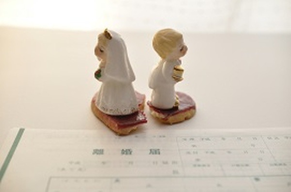 離婚に伴う慰謝料　普通どのくらいの金額になるの？