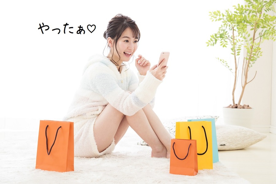 ポイントによろこぶ女性