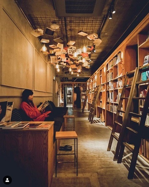 泊まれる本屋「ブックアンドベッド」
