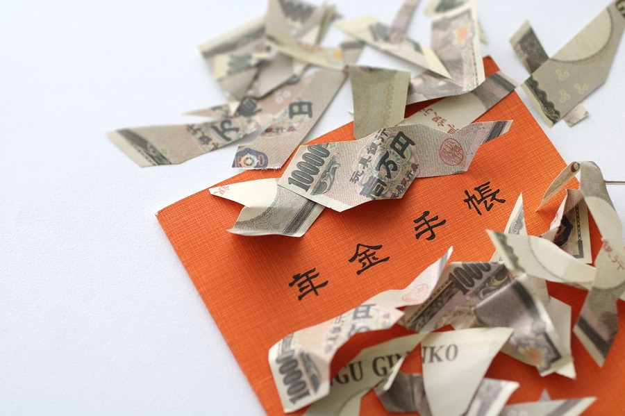 年金制度、「100年安心」の隠された真実