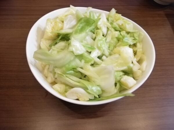 盛り付けたキャベツ