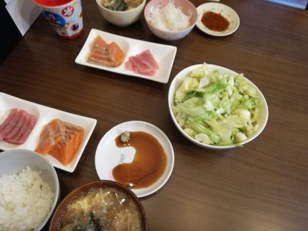 キャベツが食卓の彩りに