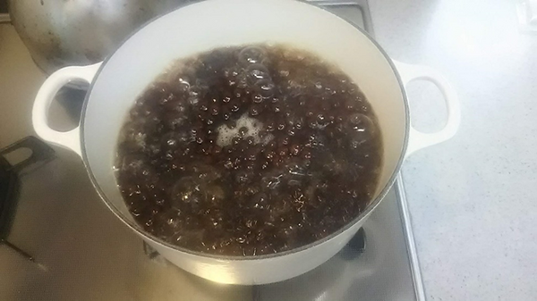 再び沸騰させて5分煮る