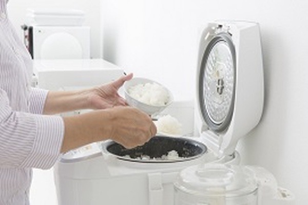 ”高い炊飯器＋安い米” VS ”安い炊飯器＋高い米”　節約効果が高いのはどっち？