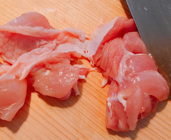 肉質がギュっとしていて少し筋が多くに見えます