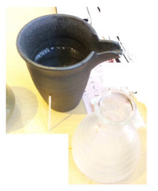 片口に注ぎなおすと