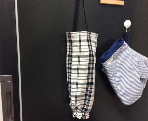 上から入れたレジ袋を下から取りだせます