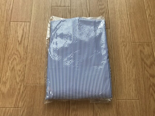 透明の袋に入れて、テープでとめる