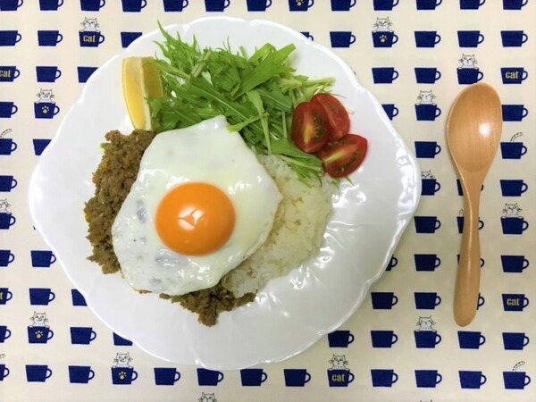 ガパオライスの盛り付け