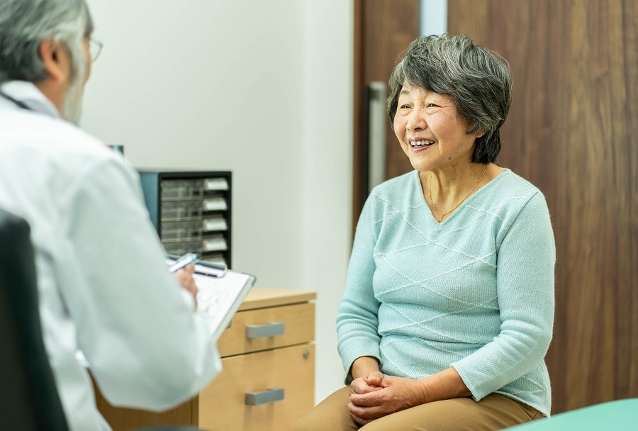 高齢になってから医療保険は必要か