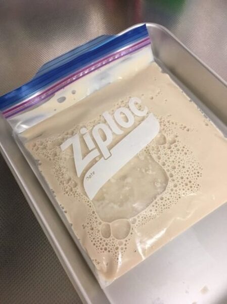 アルミトレーなどにのせて冷凍する