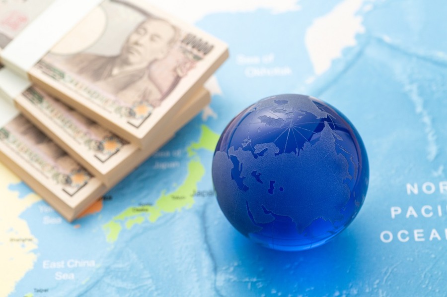 地図と一万円札