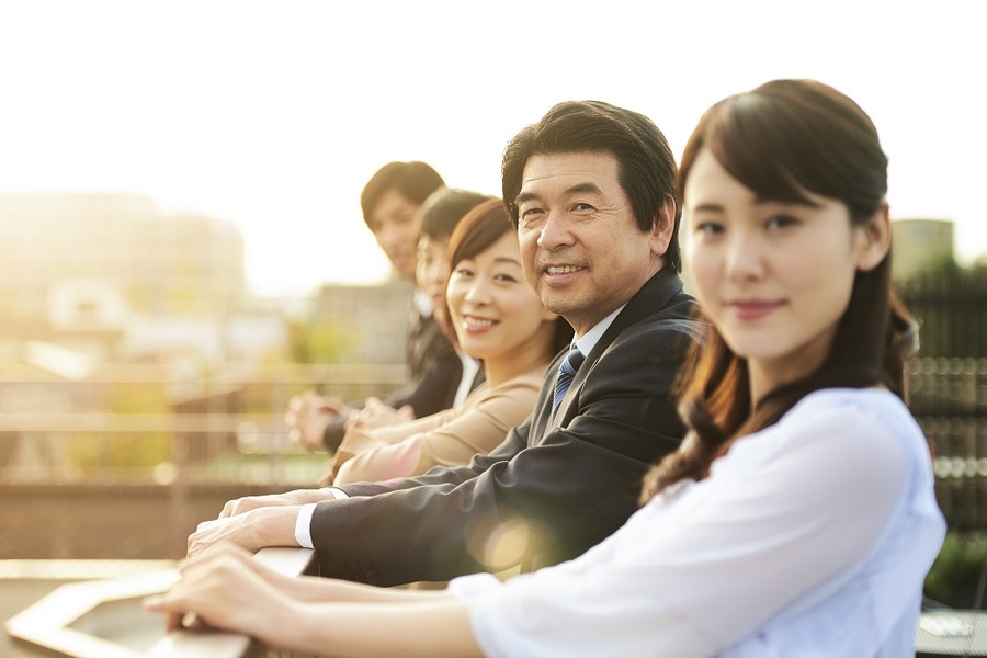 会社員が整列