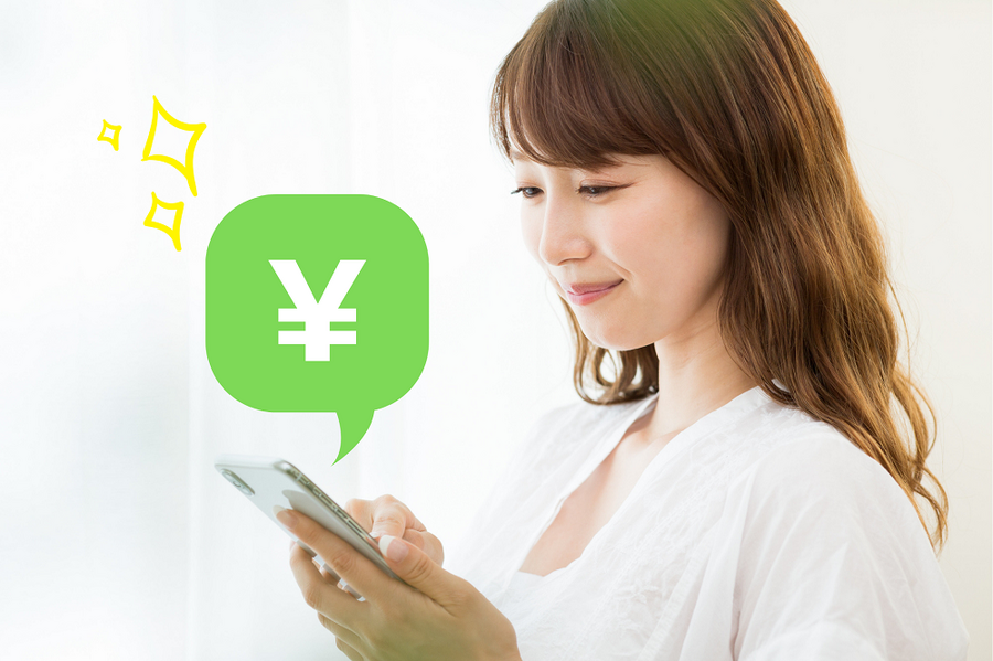 スマホを持つ女性
