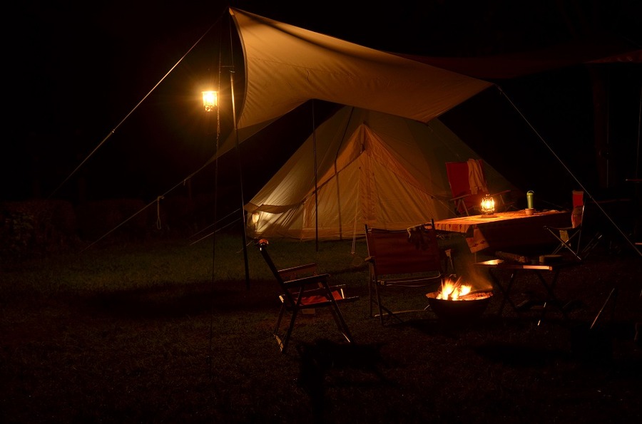 バーベキュー用のランタンなど