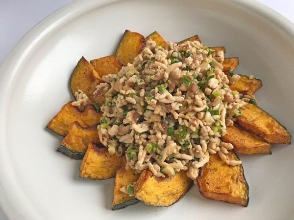揚げかぼちゃと、鶏ひき肉の香味野菜かけ