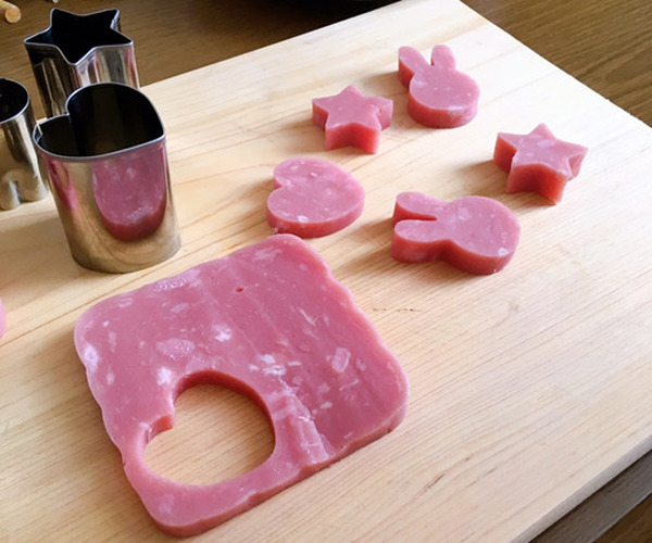 かわいい型で抜けば、子どもがよろこぶお弁当おかず