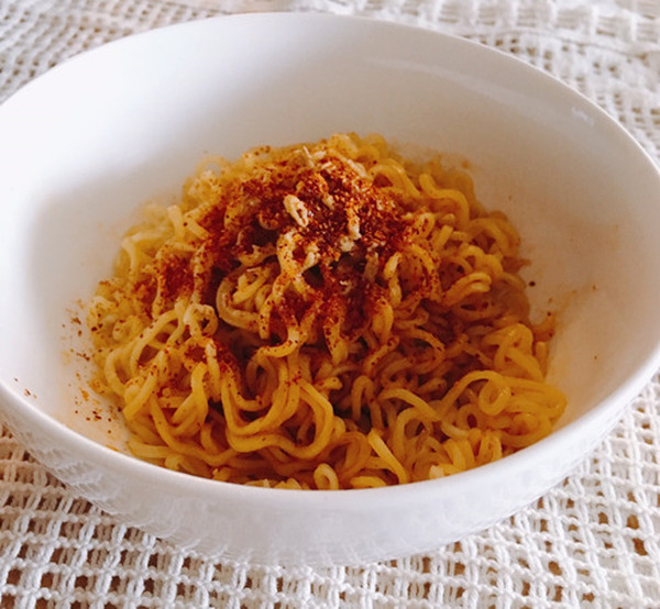 【カルディ】100円以下で本格味！　節約ランチにも助かるアジア即席焼きそば3つ