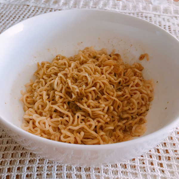 【カルディ】100円以下で本格味！　節約ランチにも助かるアジア即席焼きそば3つ