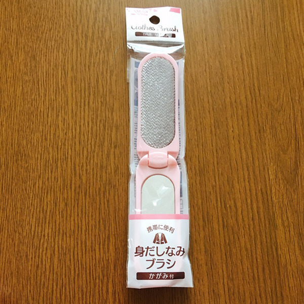 ダイソーの身だしなみブラシ