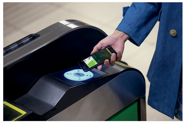 エクスプレスカードをかざす