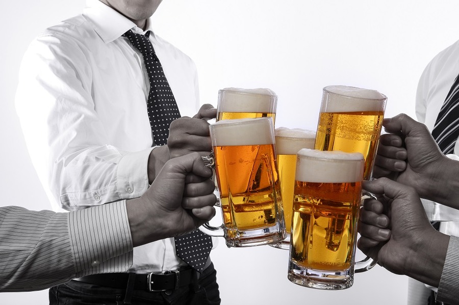ビジネスマンの乾杯