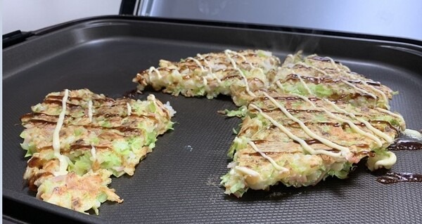 手作りの巨大お好み焼き