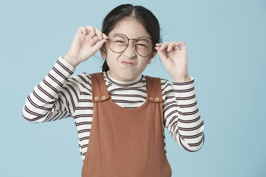眼鏡をかけた女の子