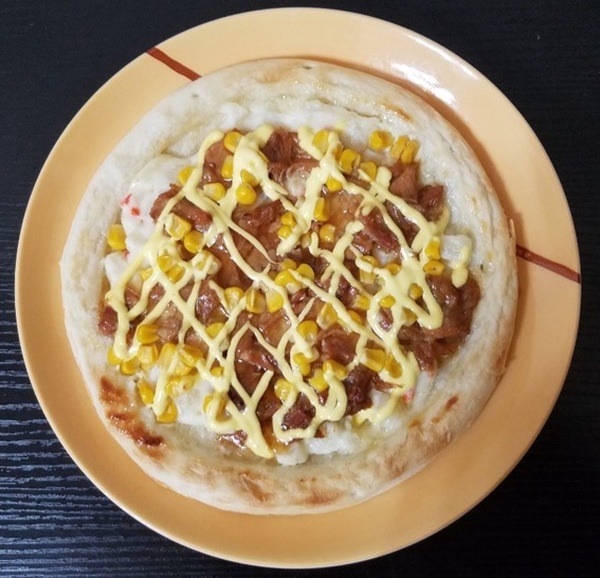 やきとりタレ味のピザ
