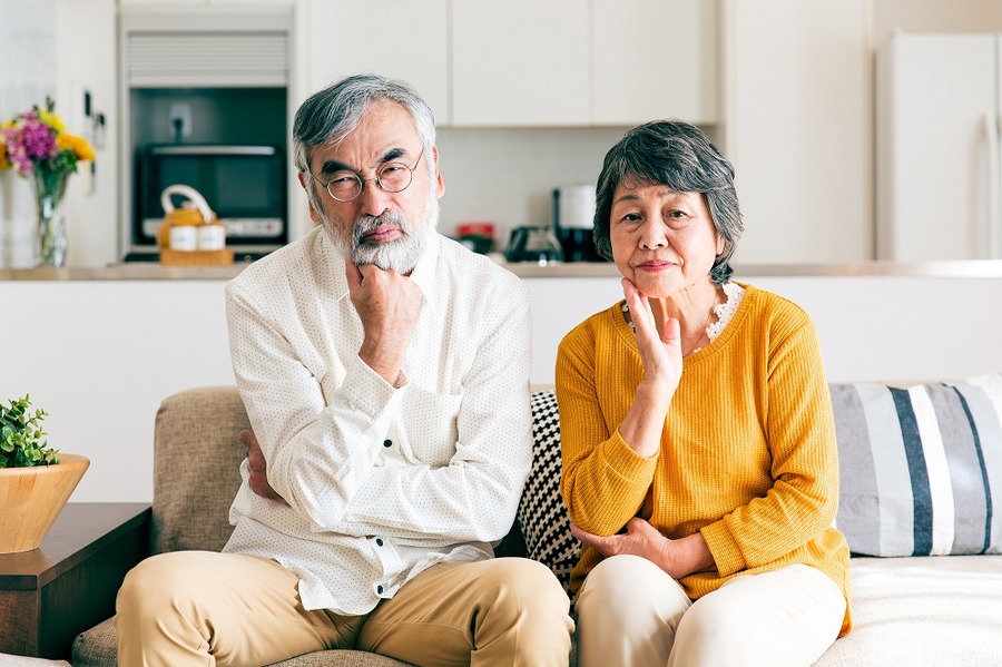 繰り下げ受給に悩んでいる夫婦