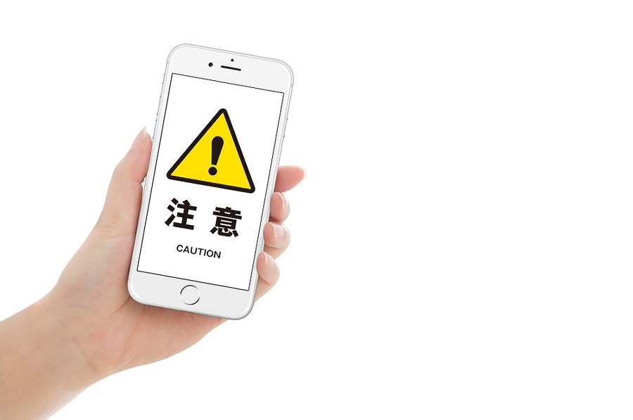 注意という画像が表示されたスマートフォン