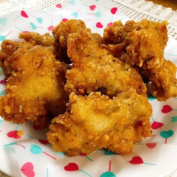 揚げ調理済みのフライドチキン
