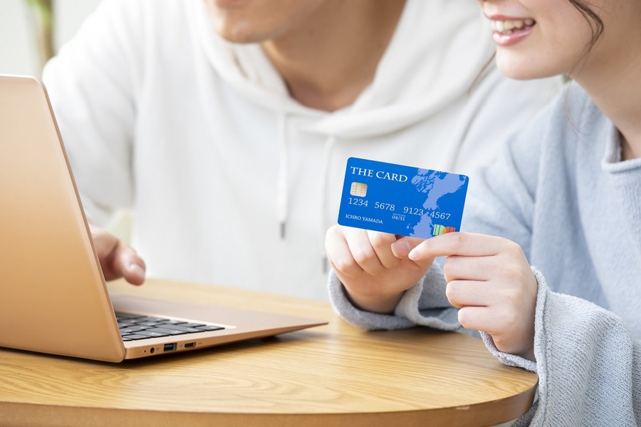 ネット通販でクレジットカードを使う夫婦