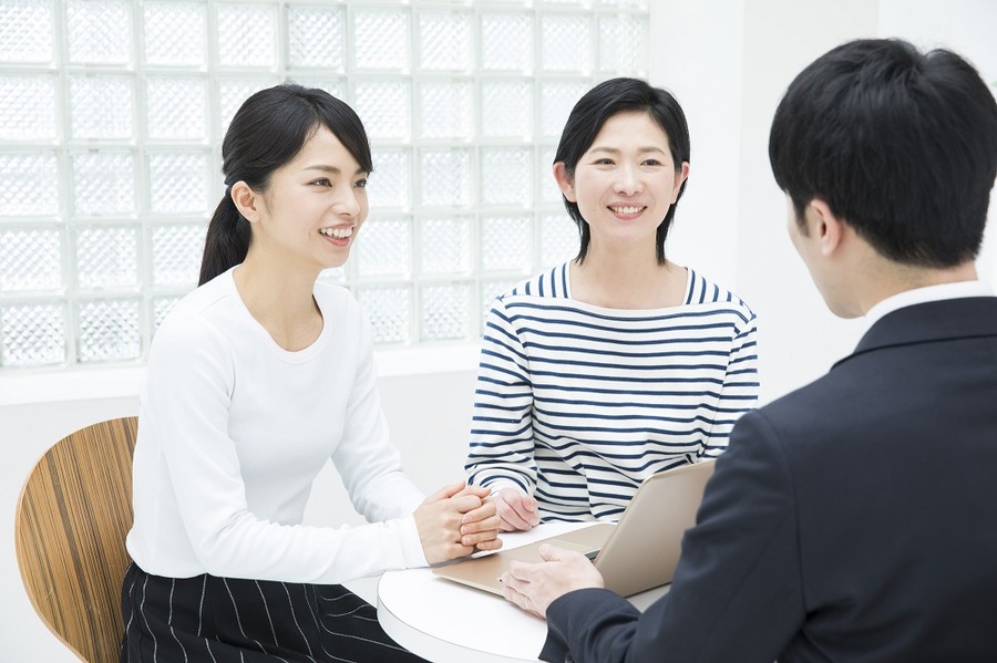 親子で保険の相談
