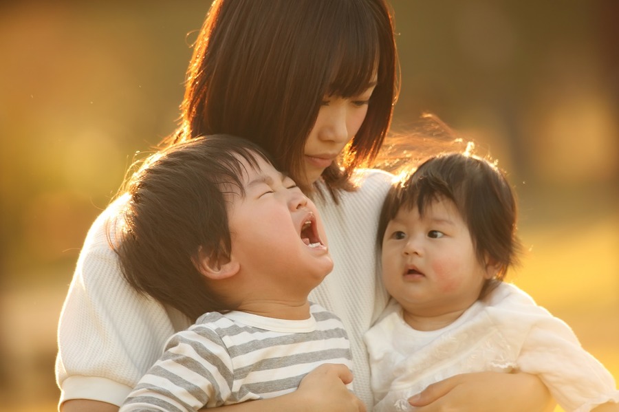 子供を抱える母