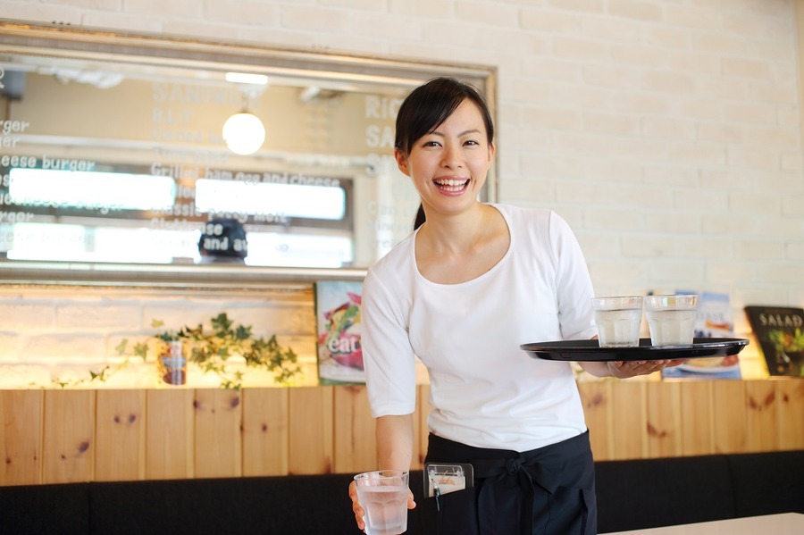 学生アルバイトで稼ぎすぎると扶養から外れて親に迷惑かけるって本当？