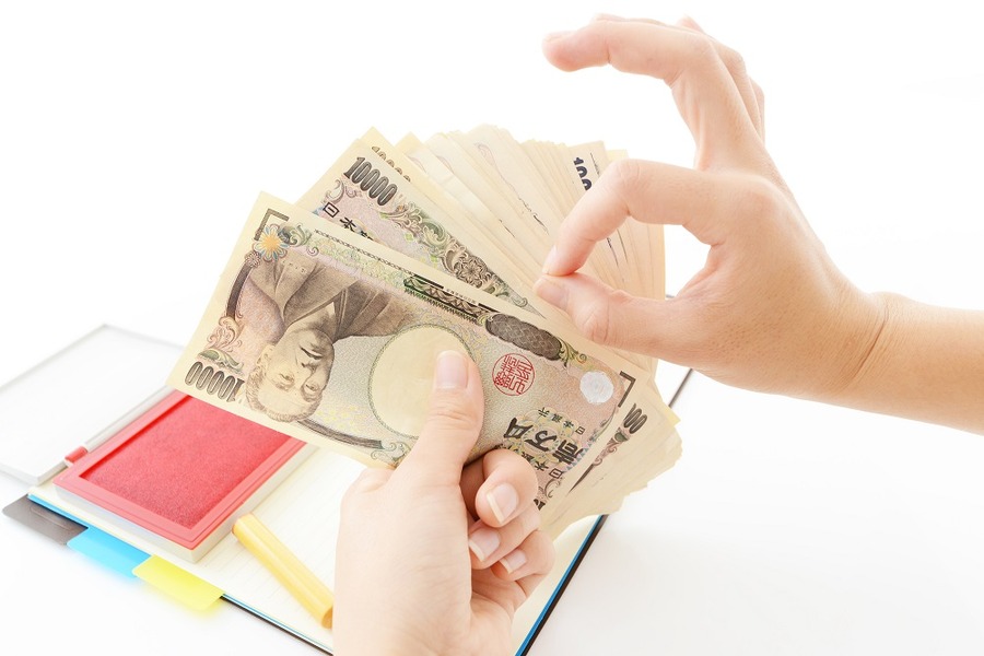 支払い方法を変えるだけで節約に　「年払」で得する支出4つ