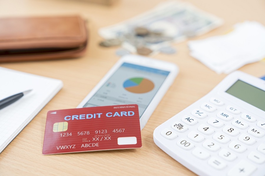 家計管理アプリと電卓