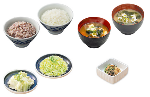 飯・味噌汁・キャベツ・漬物がおかわり自由