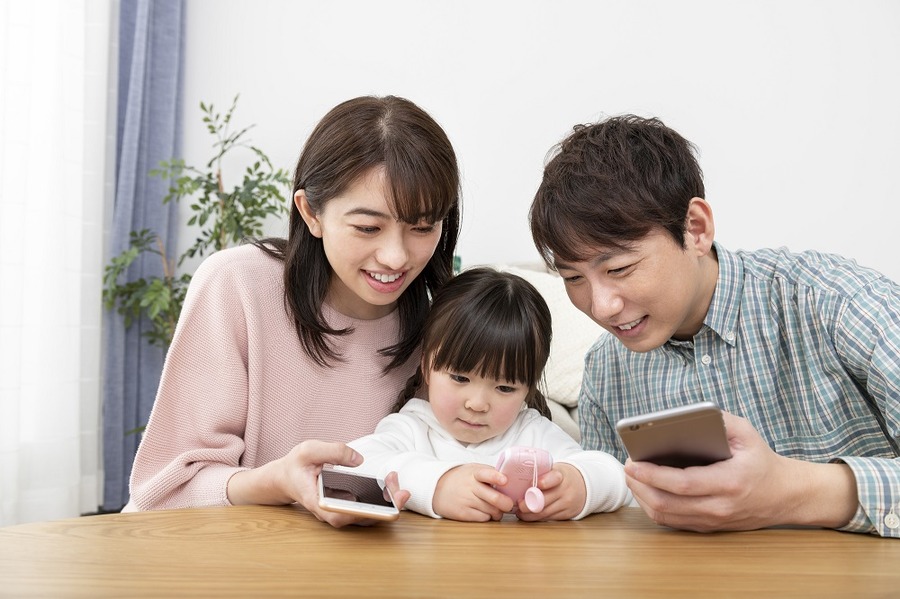 子どものスマホデビューは年々低年齢化