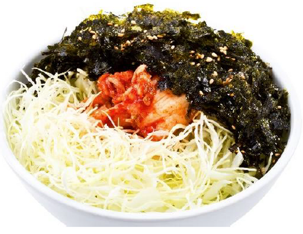 焼いた肉でキャベツを巻くメニュー