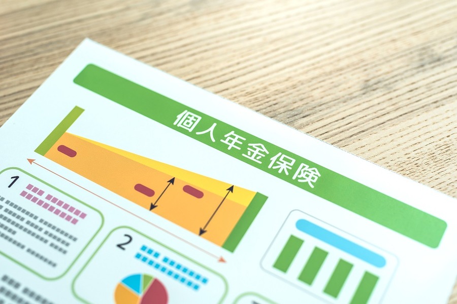 個人年金保険のパンフレット