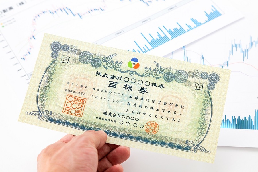 株券とグラフ