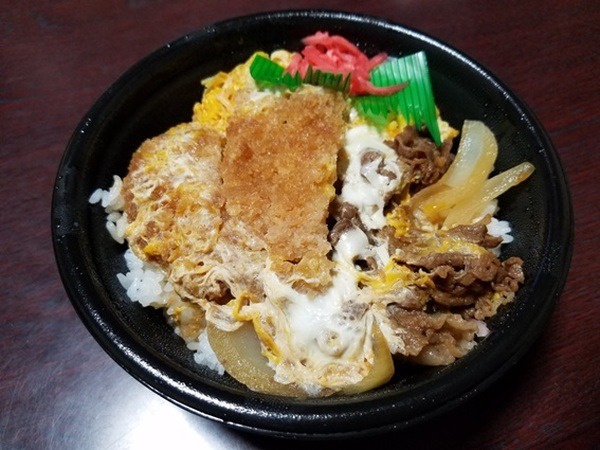 ホットモットの牛とじロースかつ丼