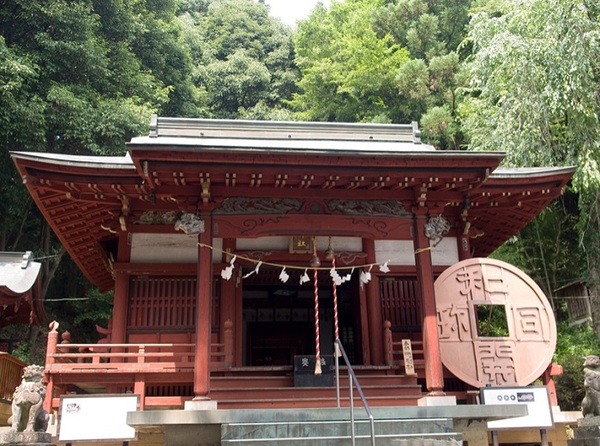 日本初の貨幣ゆかりの「聖神社」