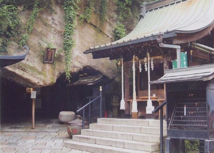 銭洗弁財天宇賀福神社