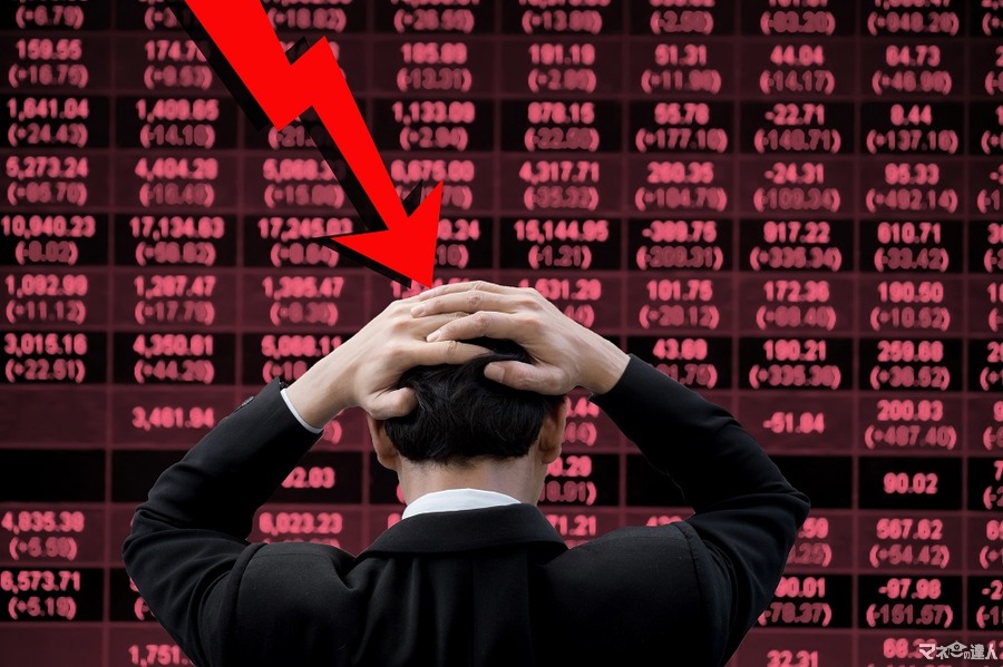 <p>Businessman put his hands on his head feeling nervous and anxious about bad business. Red decline economic and stock market graph in background.</p>