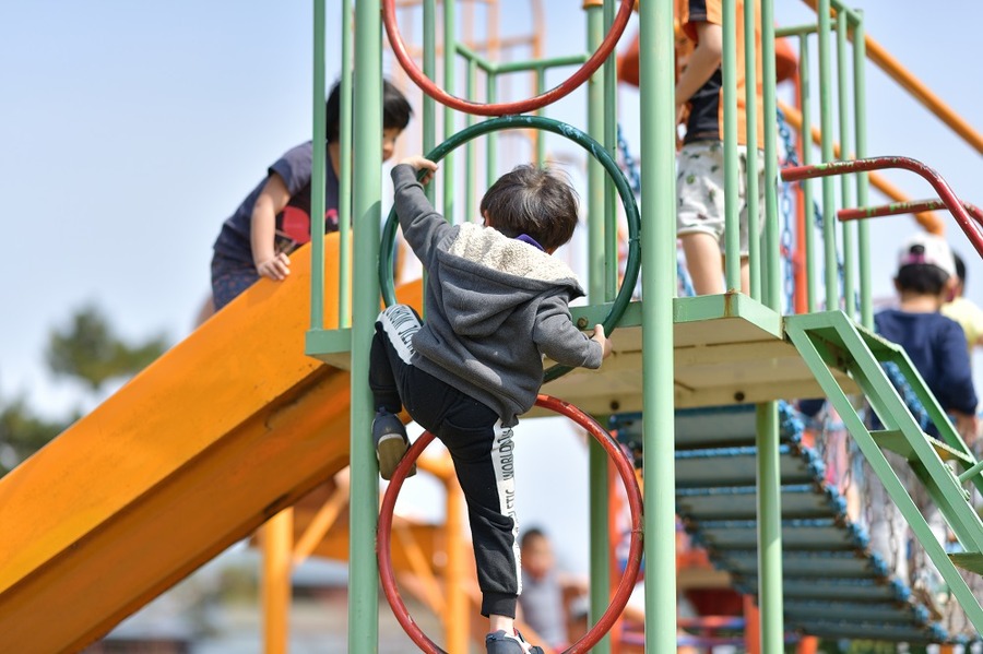 子供は外で遊ぼう