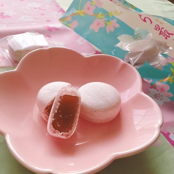 1番さくら風味が強いお菓子です