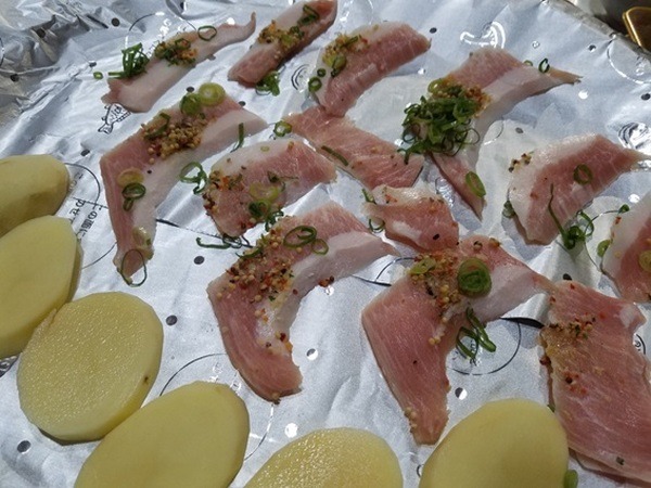 温まったら油を引かずに食材を乗せていく__BreakStash__